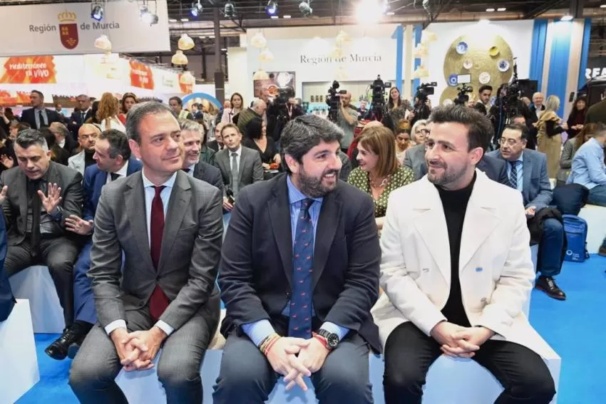 López Miras anima en Fitur a visitar "la explosión de sabores y naturaleza" que es la Región de Murcia