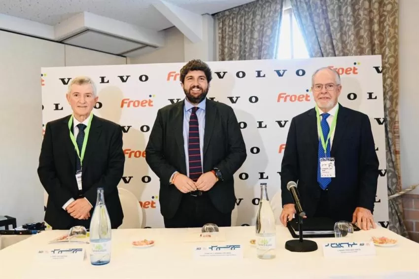 López Miras anuncia 1,7 millones más para reducir el impacto de la inflación en las concesionarias de transporte público