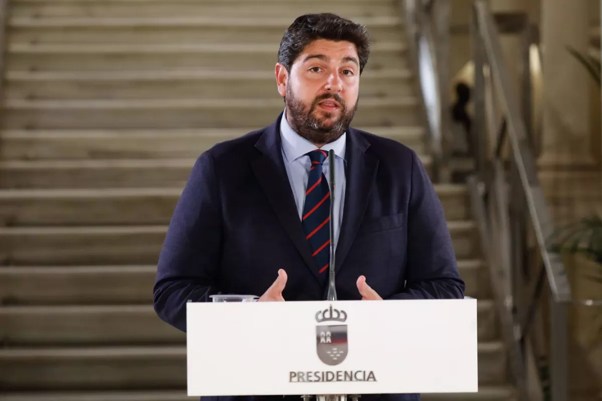 López Miras anuncia la composición del Gobierno en el que se incorporan cuatro caras nuevas