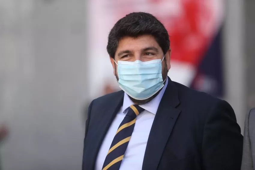 López Miras descarta implantar el toque de queda y aboga por medidas estatales para evitar colapso hospitalario