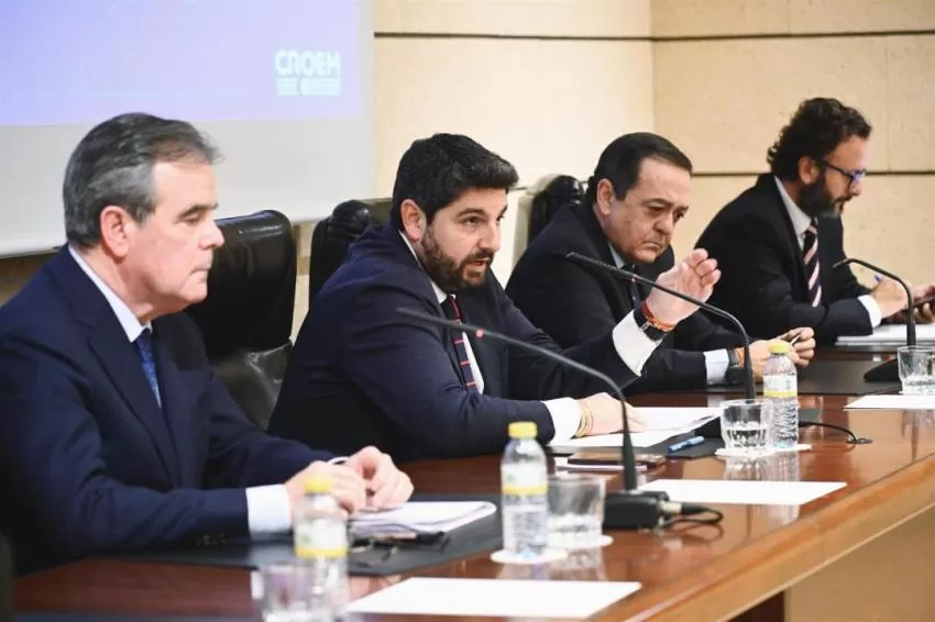 López Miras destaca que en 2022 "141 empresas de otras comunidades se han instalado" en la Región