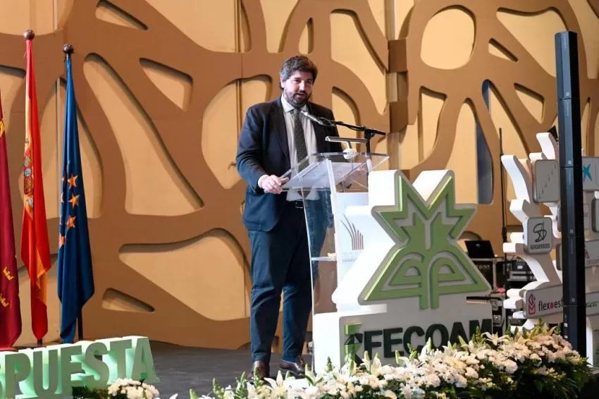López Miras detalla ante las cooperativas agrarias las medidas para el sector y pide al Gobierno central "que se replantee sus actuaciones"