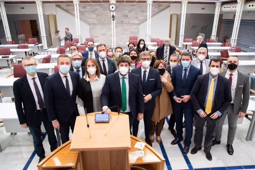 López Miras: "Hemos garantizado los servicios públicos y el liderazgo económico, pese al castigo continuo del Gobierno"