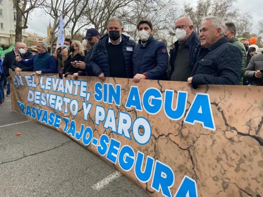 López Miras pide a Sánchez una reunión para acordar una solución "justa y permanente" que garantice el Tajo-Segura