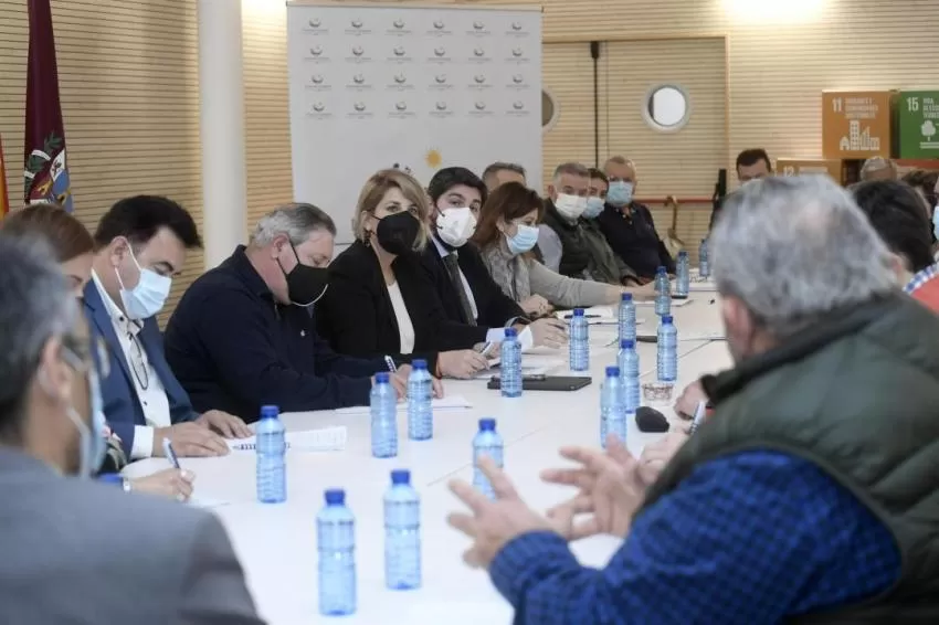 López Miras respalda a los ganaderos y exige al Gobierno central "un plan de choque urgente" que recoja sus propuestas