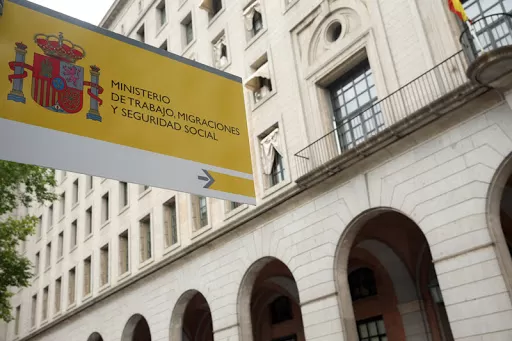 Los abogados, sanitarios, repartidores, limpieza y compras 'online' podrán trabajar