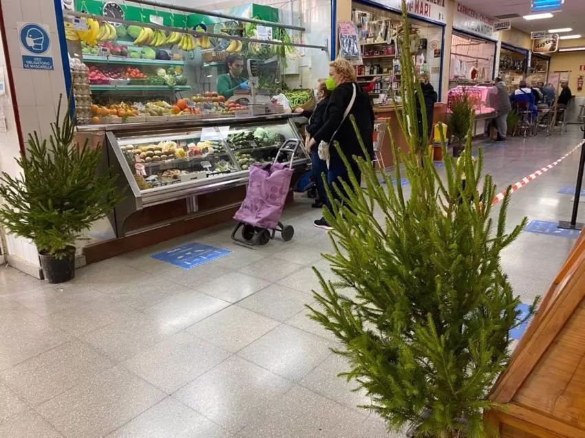 Los comerciantes de Murcia se concentran para protestar ante la ausencia de iluminación navideña