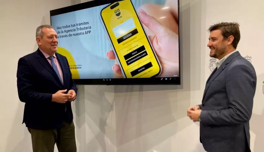 Los contribuyentes de la Región podrán hacer trámites con la Agencia Tributaria desde su móvil gracias a una aplicación