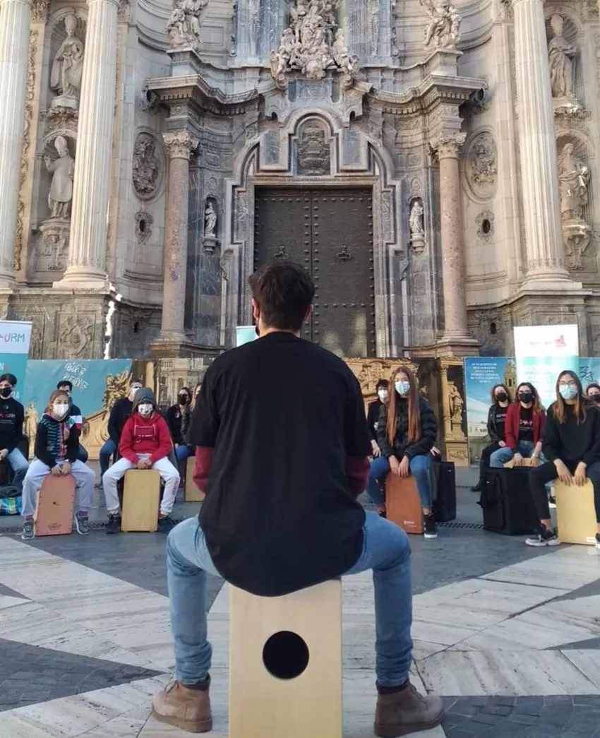 Los docentes de música se concentran en la plaza Belluga por la escasa presencia de la formación musical en el currículo