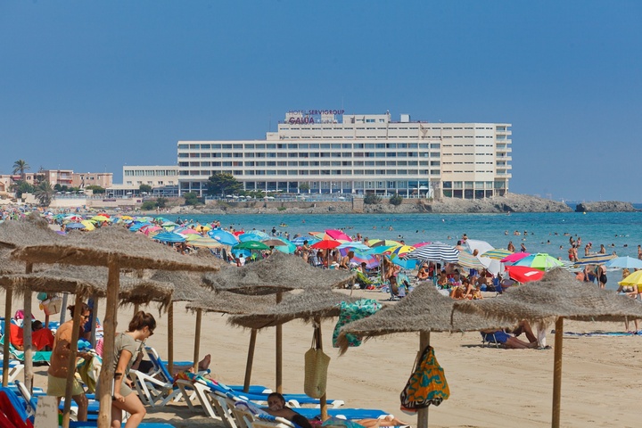 Récord histórico en la Costa Cálida: más de 240.000 viajeros se alojan en hoteles este verano