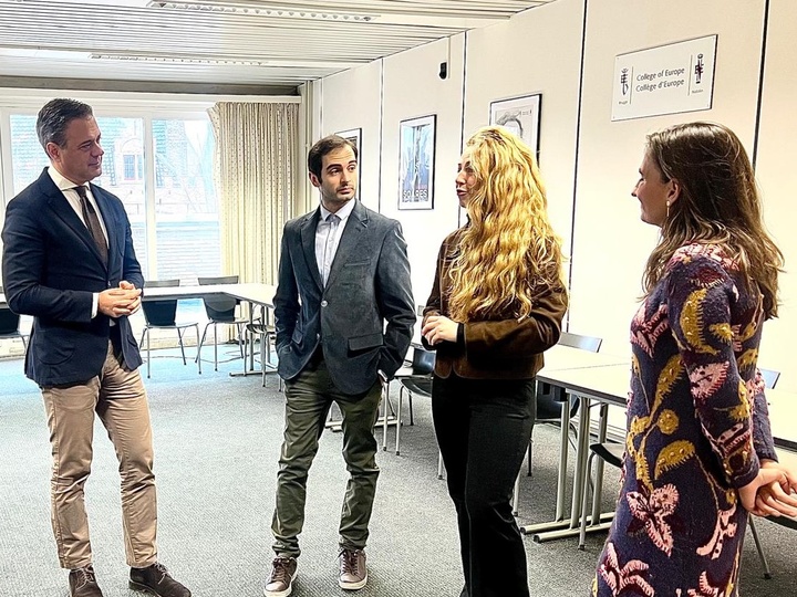 Los jóvenes de la Región podrán optar a dos becas para ampliar su formación en el Colegio de Europa el próximo curso
