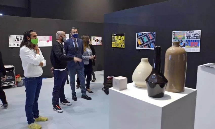 Maniquís, paneles y prototipos muestran las obras finalistas de Moda y Diseño Gráfico del CreaMurcia