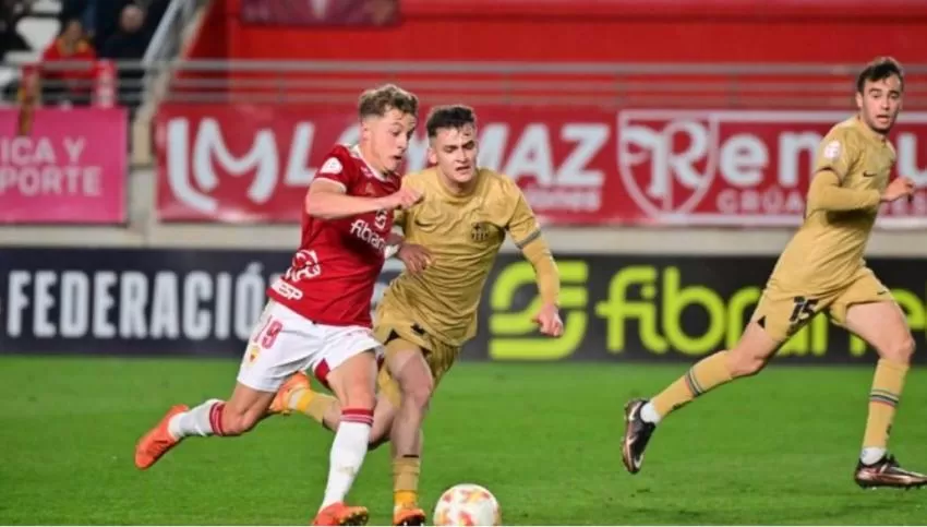 La Marea grana hace historia en el Enrique Roca