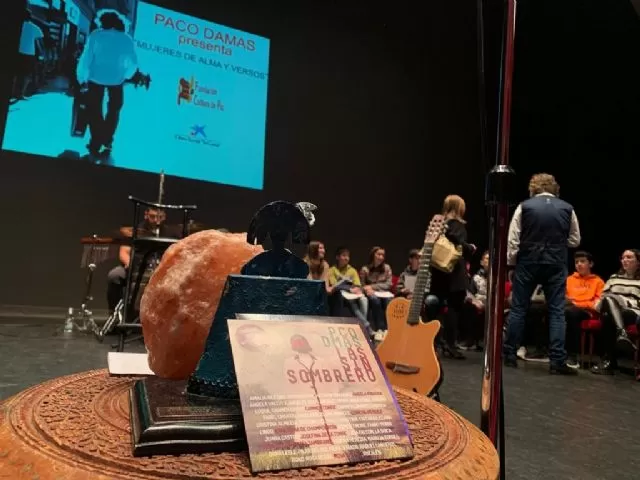 Más de 800 estudiantes disfrutan en el Teatro Romea del concierto por la Paz y la Igualdad de Género