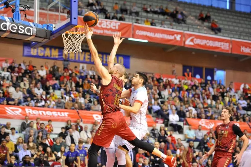 Monbus Obradoiro se lleva la victoria en un final ajustado