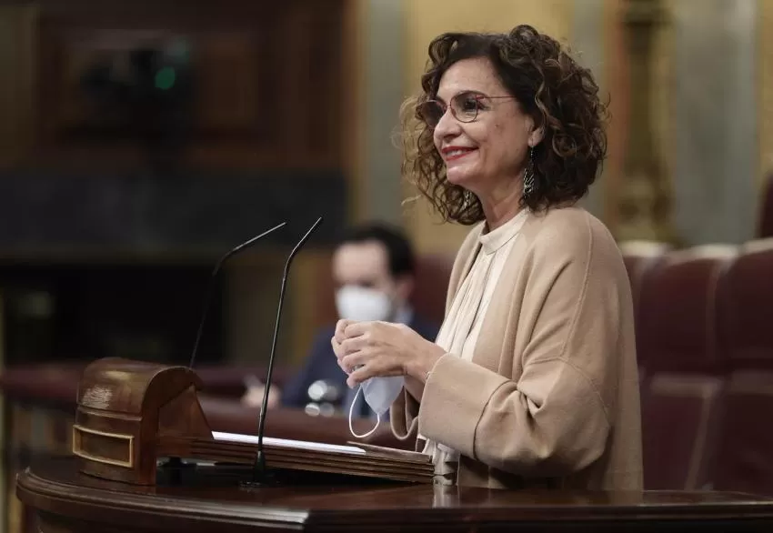 Montero no descarta reducir los tiempos de cuarentena de los infectados por Covid