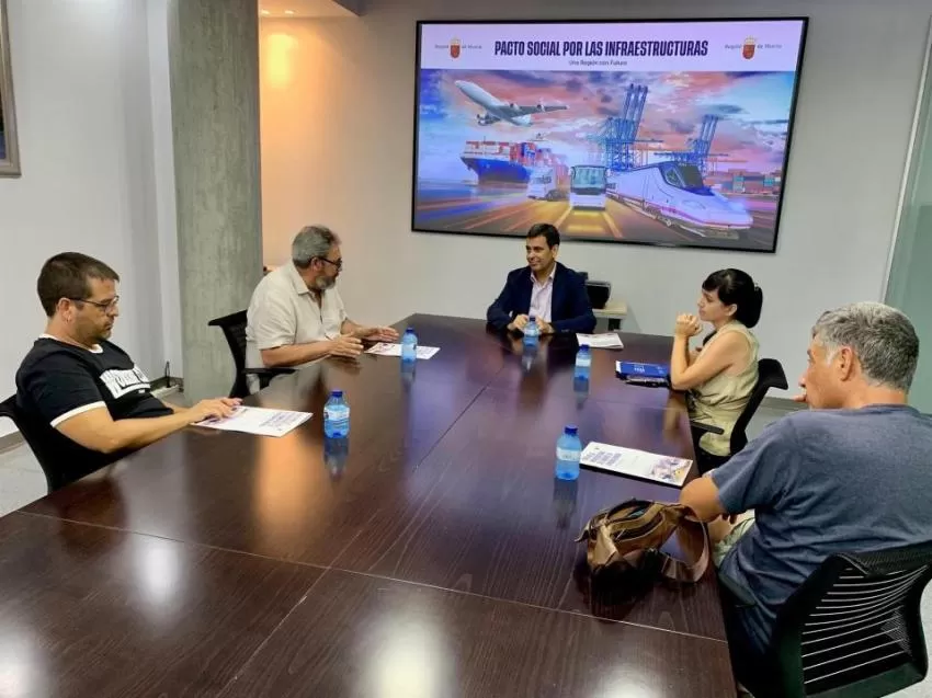 Murcia invita a la plataforma 'Por el tren de Hellín' a sumarse al Pacto por las Infraestructuras del Transporte