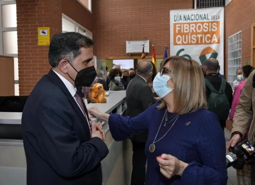 Murcia se tiñe de verde y naranja con motivo del Día Nacional de la Fibrosis Quística
