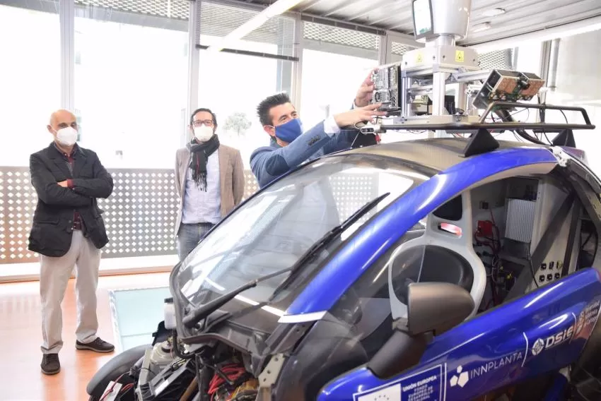 Nuevas aplicaciones permiten que el vehículo sin conductor de la UPCT se utilice en la formación de alumnos