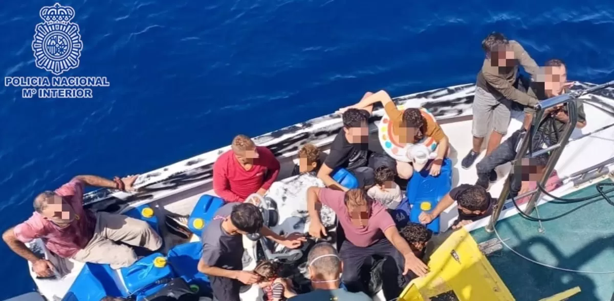 Otras 8 pateras llegan a la costa de la Región este domingo con 95 personas a bordo