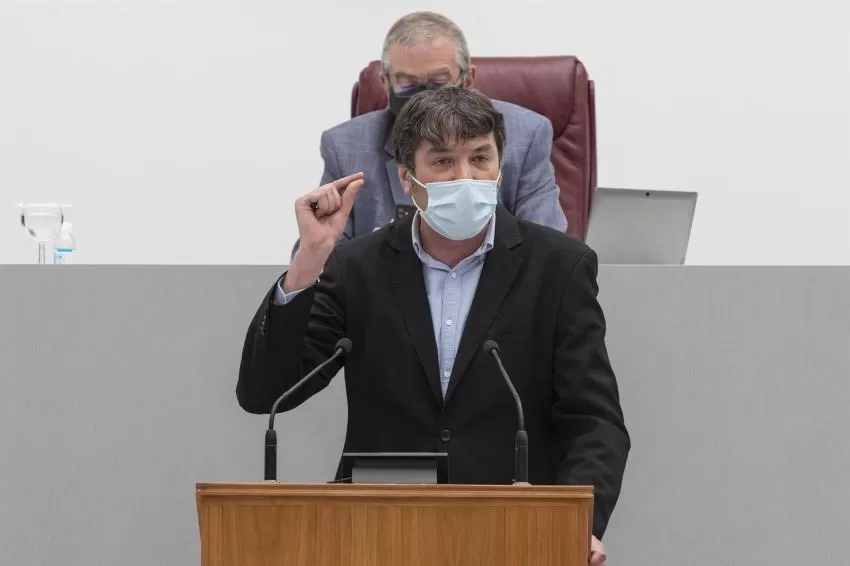 Podemos exige la comparecencia urgente de Díez de Revenga ante "el caos absoluto" de las nuevas líneas de autobús