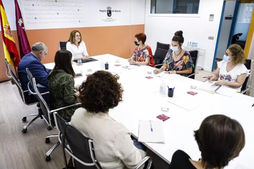 Política Social estudia continuar con los proyectos de empleabilidad y garantía juvenil del programa regional FSE+