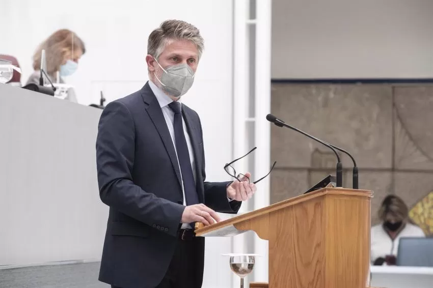 PP pide a PSOE que deje de "alarmar" porque "se trabaja de forma coordinada para una vuelta a las aulas segura"