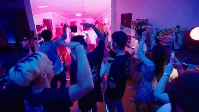 Preparaba una fiesta con desconocidos mediante invitaciones de instagram