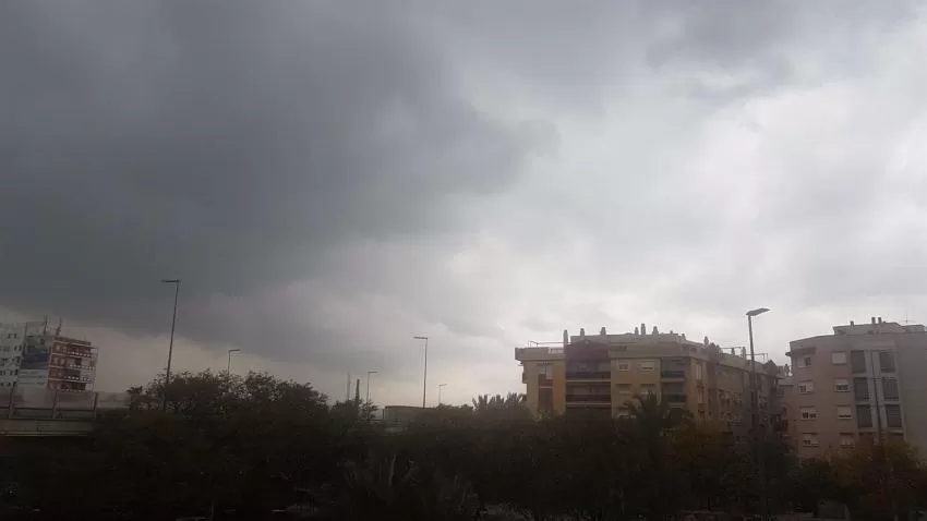 Previsión meteorológica para este viernes, 16 de abril: chubascos en el interior a partir de la tarde