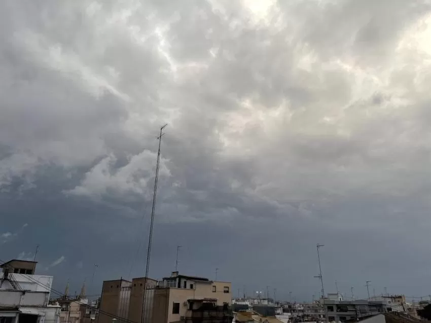 Probables chubascos ocasionales en el interior de la Región por la tarde