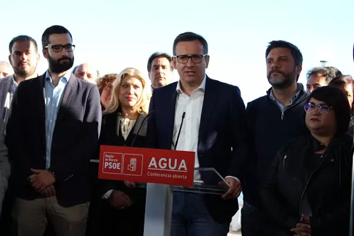 El PSOE pide al Gobierno regional enfermeros voluntarios y remunerados para vacunar de tardes