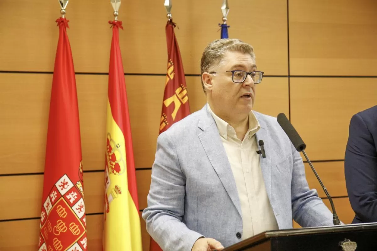 PSOE Murcia: 'Ballesta se va a gastar 847.000 euros en un árbol para la Redonda mientras dice que no hay dinero'