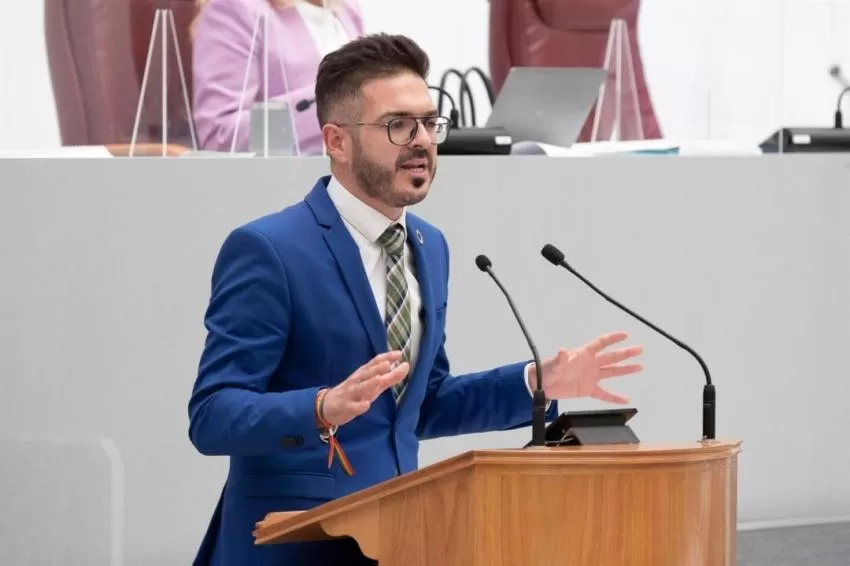 PSRM le recrimina a López Miras que "castigue a las familias obligándoles a pagar los libros de texto"