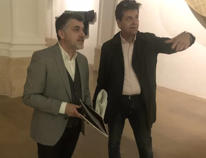 Rainer Splitt llena con el arte de su pincel y cincel la Sala Verónicas