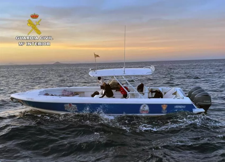 Sorprenden en Cartagena a cuatro personas a bordo de un barco robado en Altea