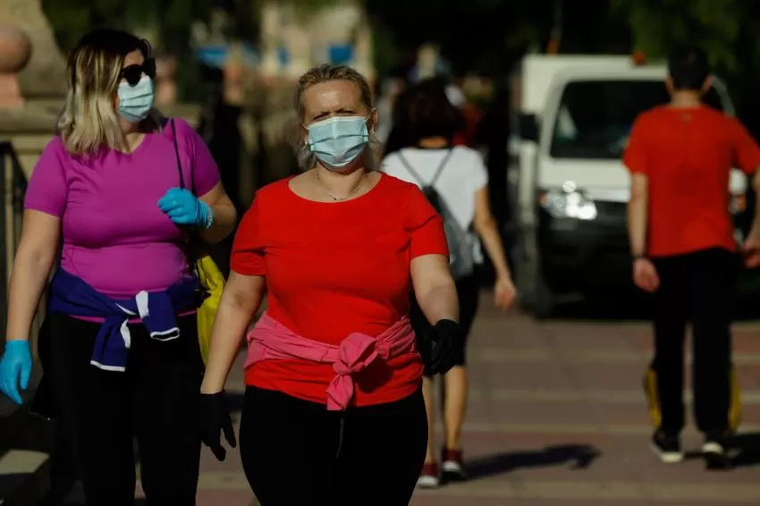 La Región registra 16 nuevos fallecidos y duplica los de la primera ola