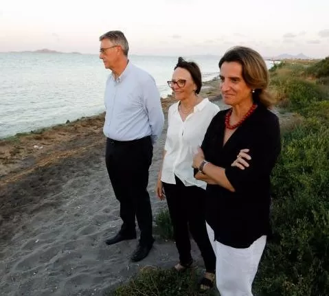 Ribera visita la rambla del Albujón para informar de las actuaciones que se llevarán a cabo en la zona