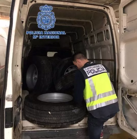 Dos detenidos por sustraer ruedas de camión en Alcantarilla