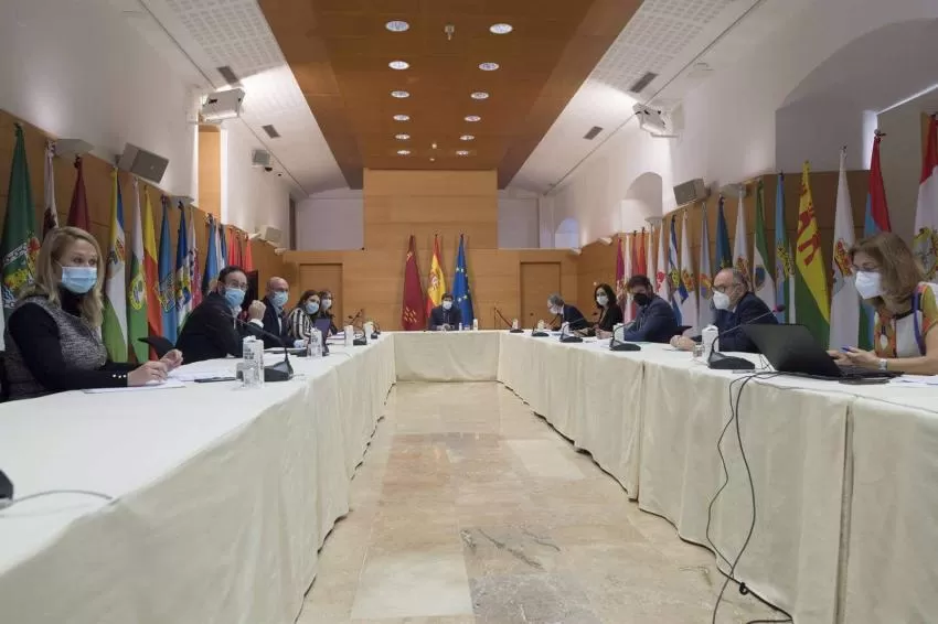 Salud limita las reuniones privadas solo a convivientes a partir de este miércoles