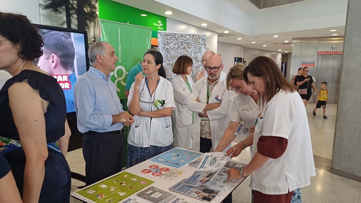 Salud lleva a todos los hospitales la campaña que recuerda la prohibición de fumar