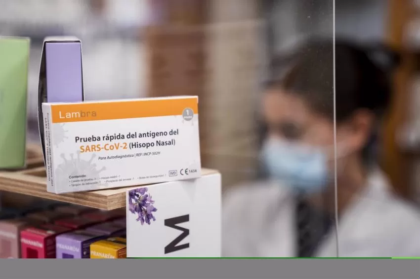 Salud y el COFRM prorrogan el programa sanitario de test autodiagnóstico de Covid en las farmacias
