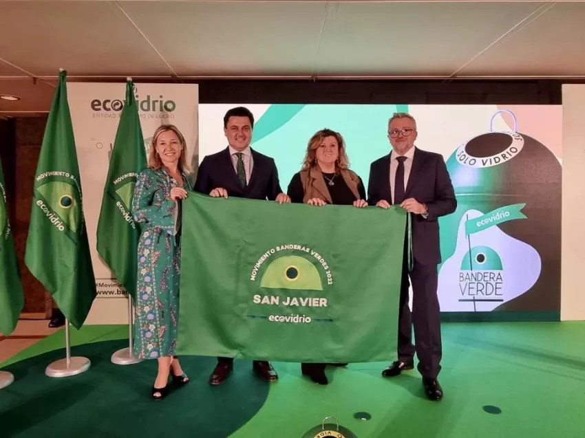 San Javier recibe la bandera verde de Ecovidrio