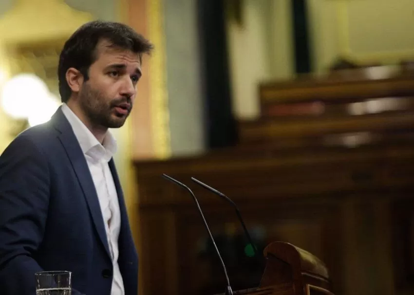 Sánchez Serna (Podemos): "López Miras pretende aprobar que la igualdad y el respeto sean opcionales en la educación"