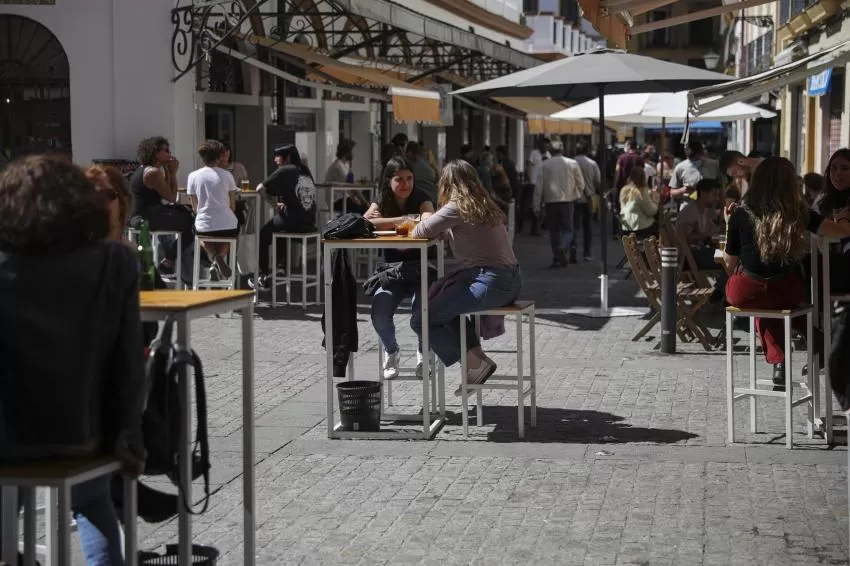 Sanidad notifica 8.534 nuevos casos y 154 muertes, con la incidencia superando 150