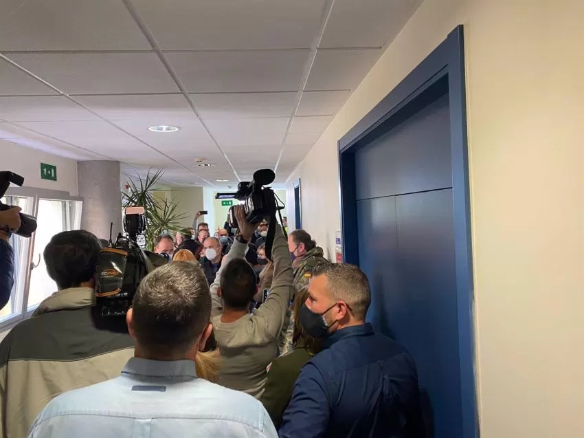 Suspenden el pleno de Lorca tras la irrupción de una treintena de ganaderos en ayuntamiento