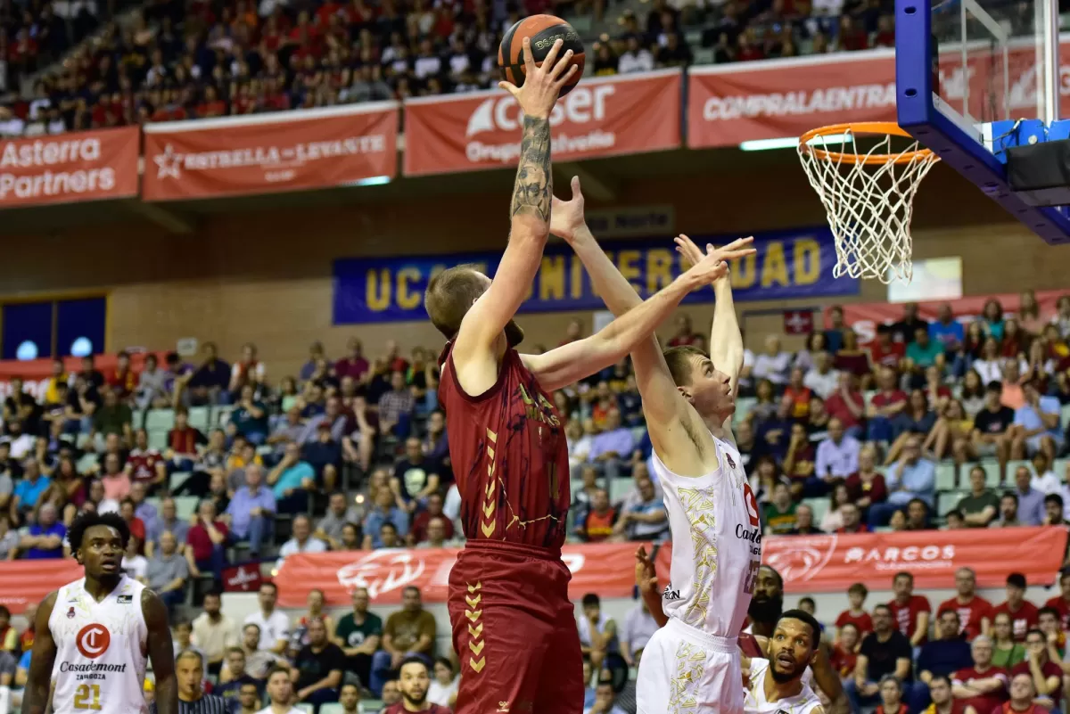 Thad McFadden resuelve un final apretado