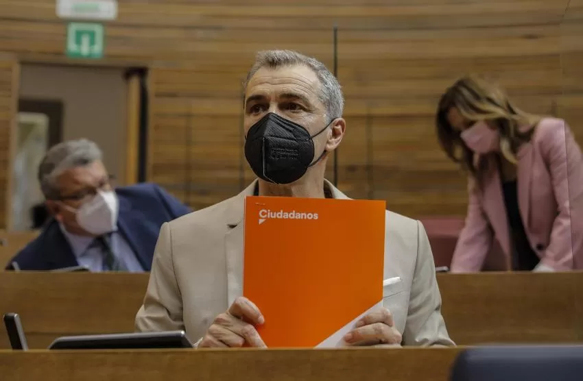 Toni Cantó deja su cargo en Ciudadanos, renuncia a su escaño en las Cortes Valencianas y deja la política