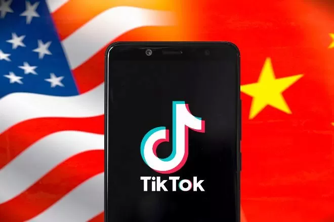 Trump prohíbe "cualquier" negocio con la empresa propietaria de TikTok