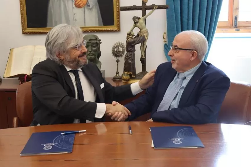 UCAM y Azierta unen la universidad con la industria farmacéutica y de la salud