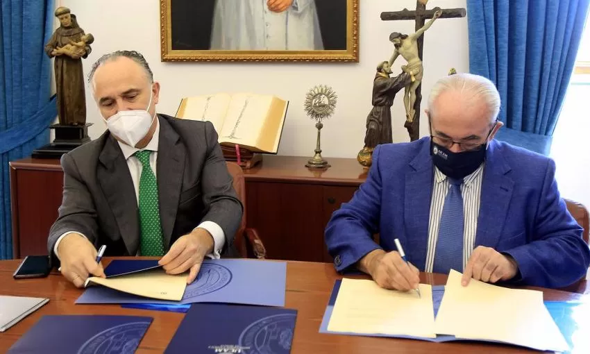 UCAM y Fundación La Caixa reinsertarán a mujeres en situación vulnerable